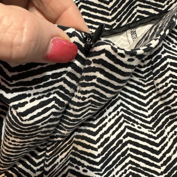 * ❤️Chico's Black & White  CROP PANT SPRING/SUMMER  MEDIUM - Picture 5 of 7